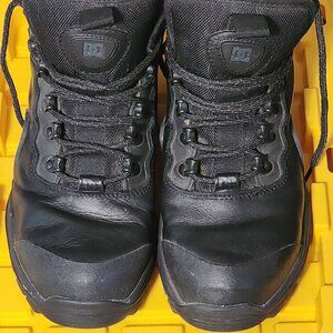 DC Shoes men's Navigator LX winter skate boots, size 9.5D